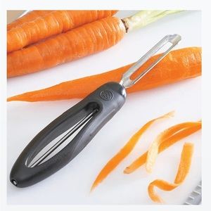 Pampered chef peeler